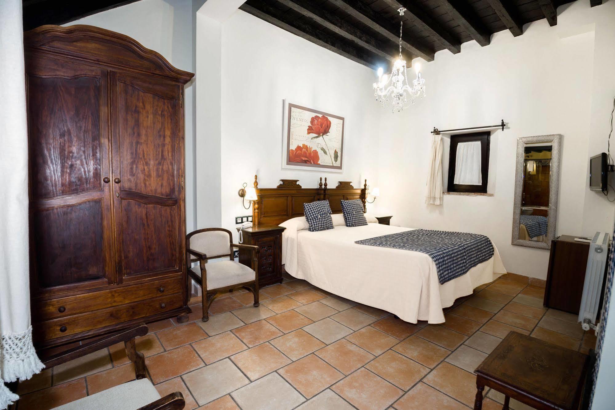 Hotel Rosa De Oro Granada Bagian luar foto