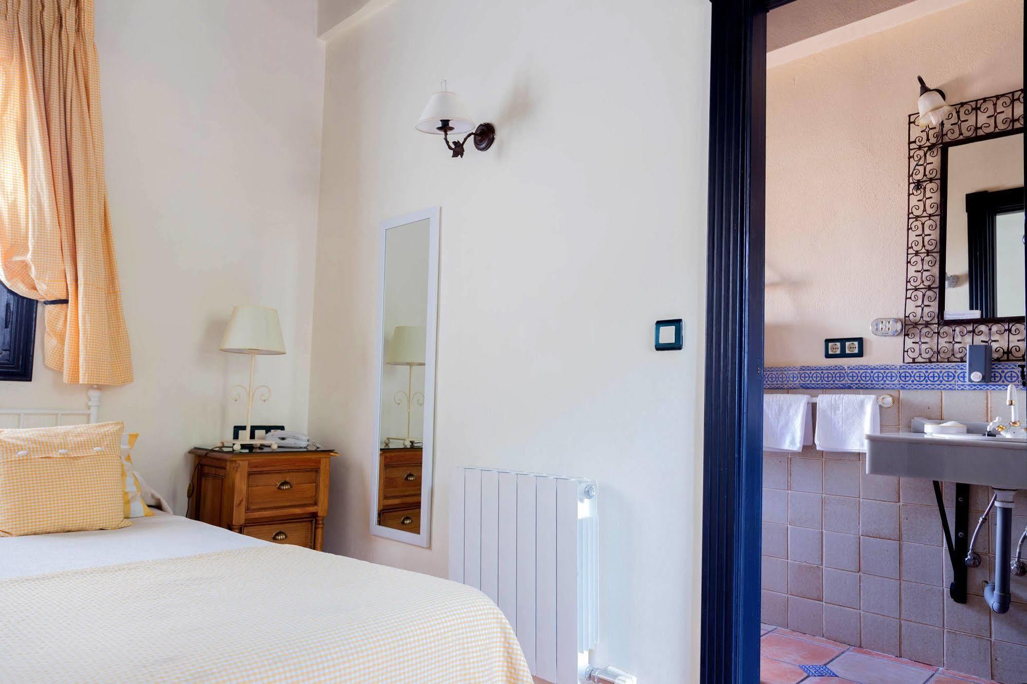Hotel Rosa De Oro Granada Bagian luar foto